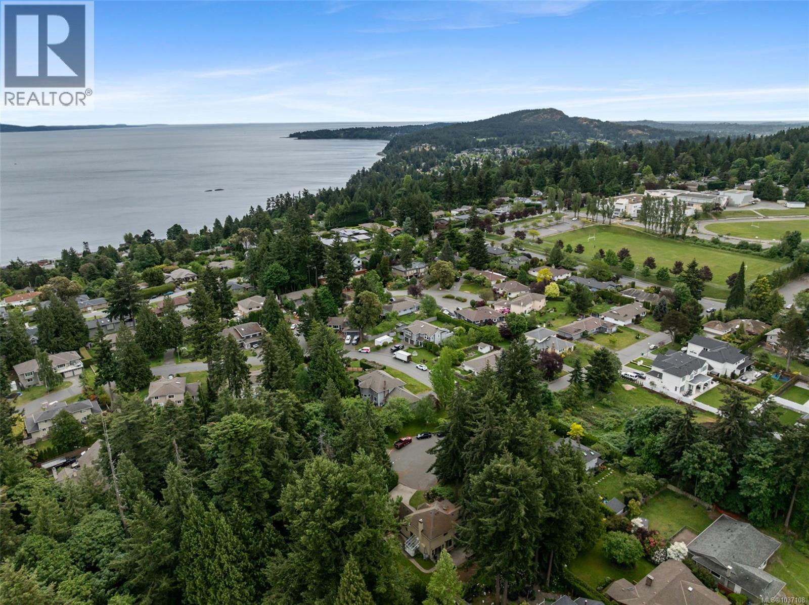 866 CAMBRIA WOOD Crt, Saanich