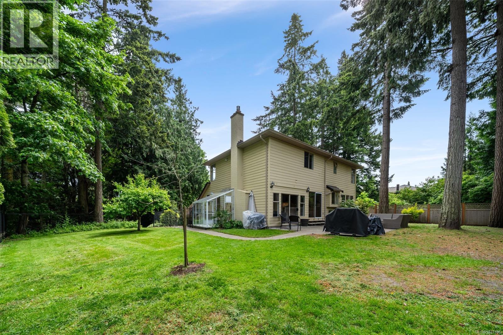 866 CAMBRIA WOOD Crt, Saanich