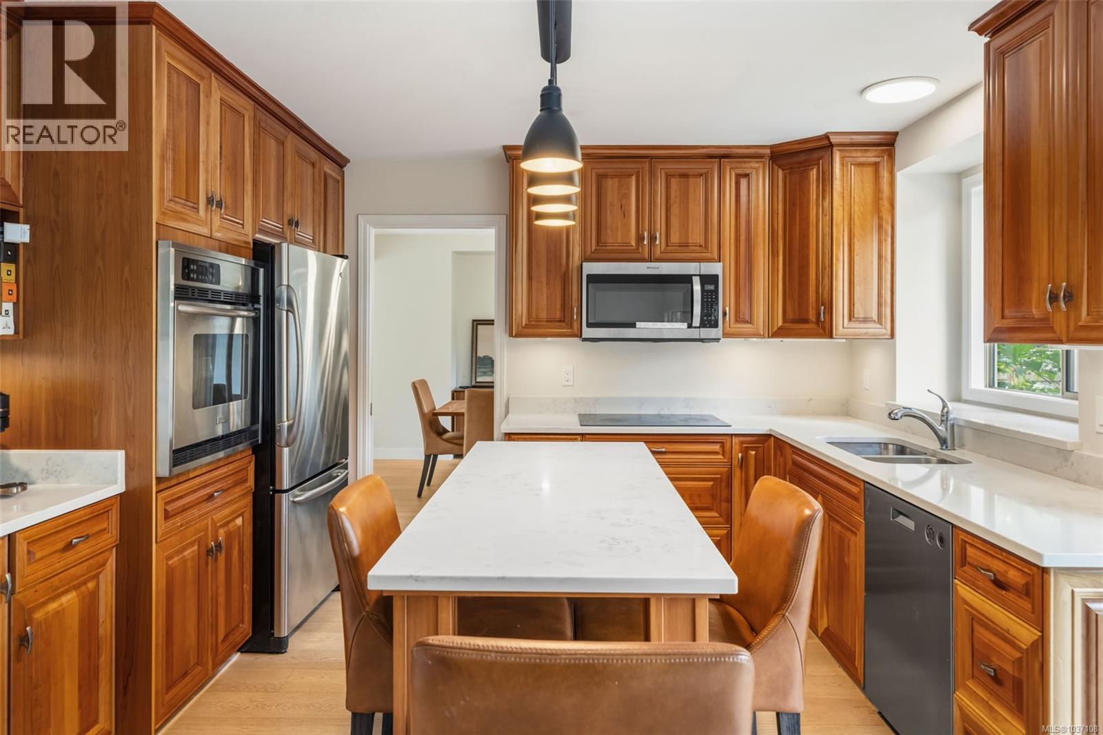 866 CAMBRIA WOOD Crt, Saanich