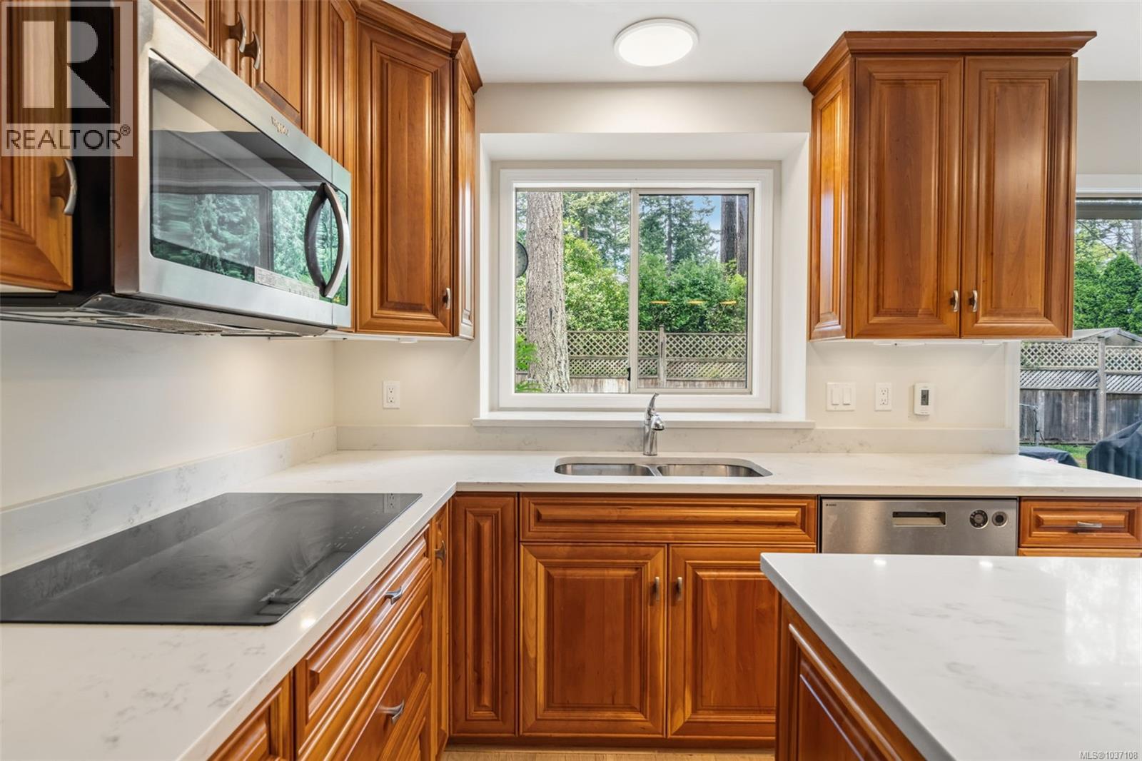 866 CAMBRIA WOOD Crt, Saanich