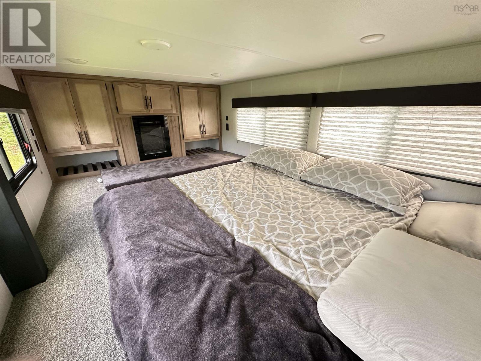 24 Englehutt Road - 22