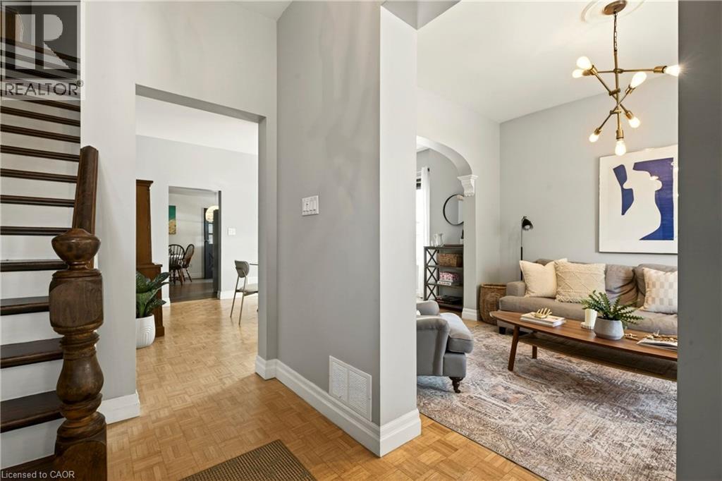 181 SIMCOE Street E - 5