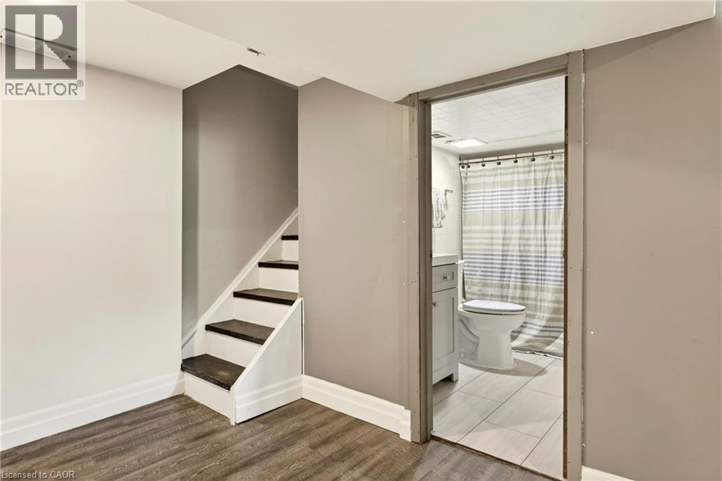 181 SIMCOE Street E - 36