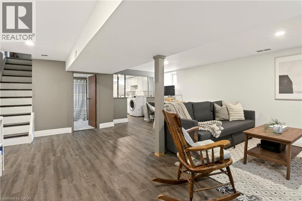 181 SIMCOE Street E - 39
