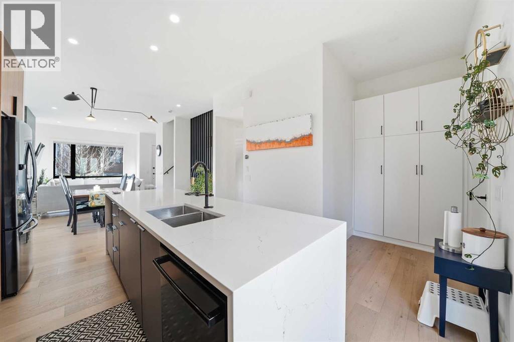1502 37 Avenue SW - 16