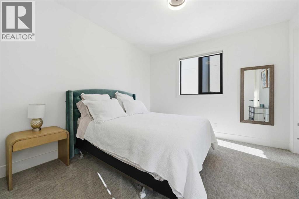 1502 37 Avenue SW - 21