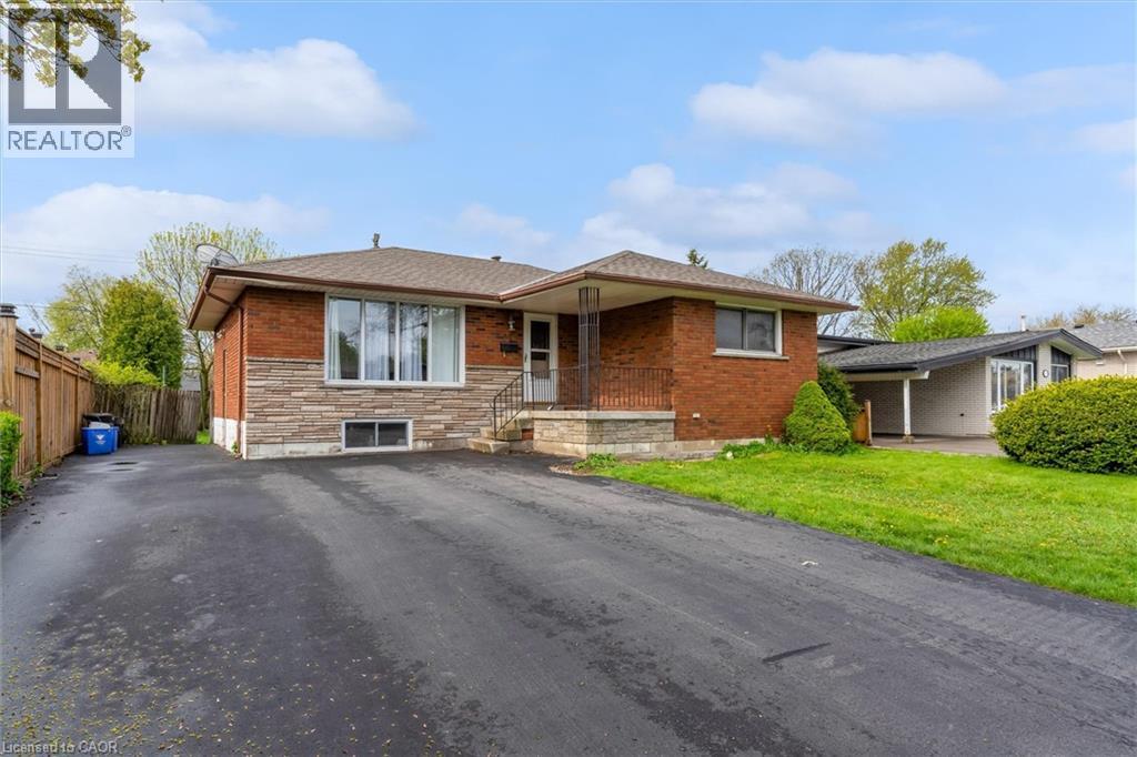 46 BEACONSFIELD Drive - 1