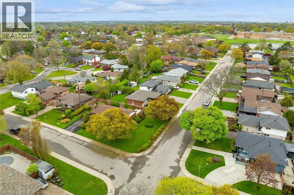 46 BEACONSFIELD Drive - 33