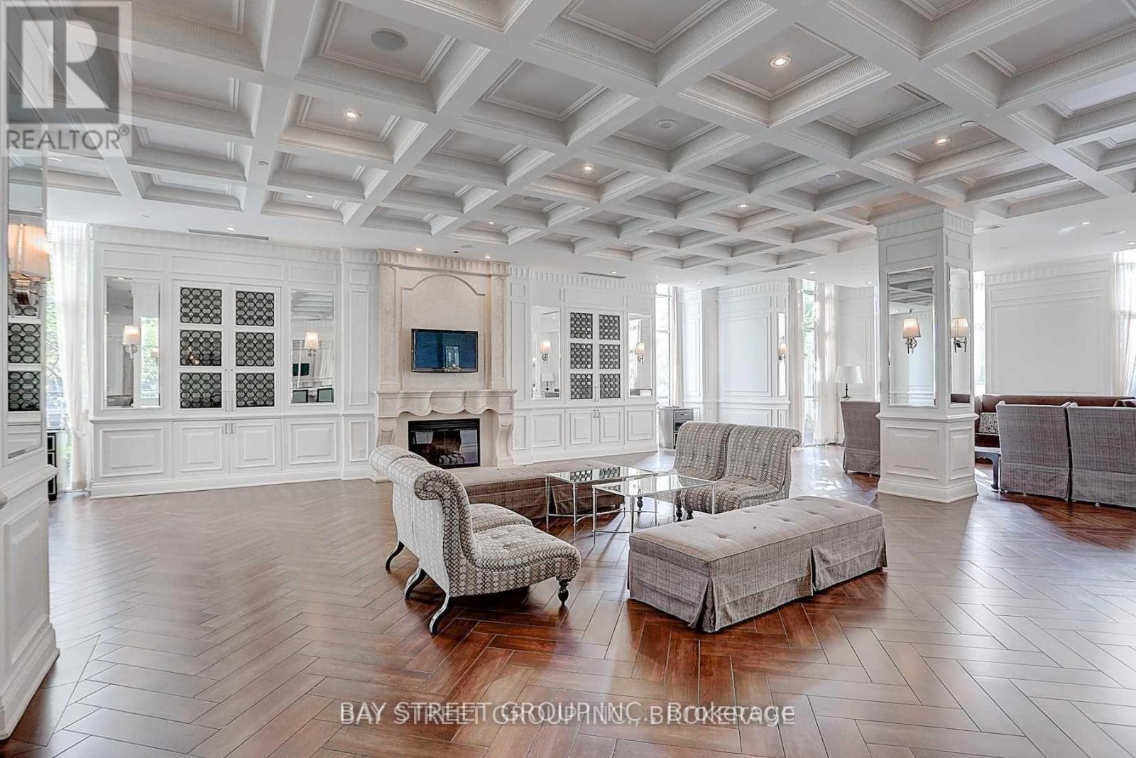 #818 25 GREENVIEW AVENUE - 8