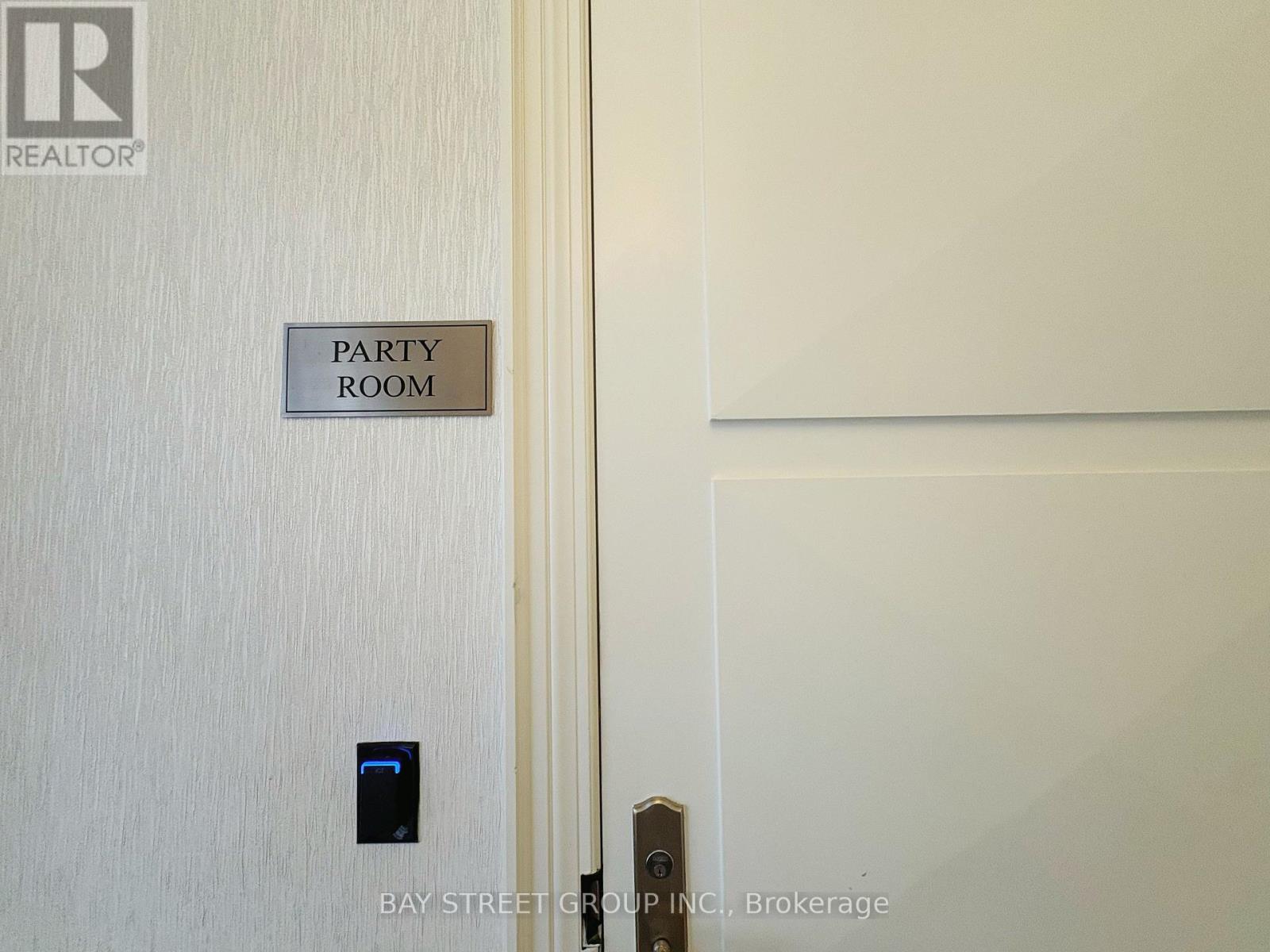 #818 25 GREENVIEW AVENUE - 30