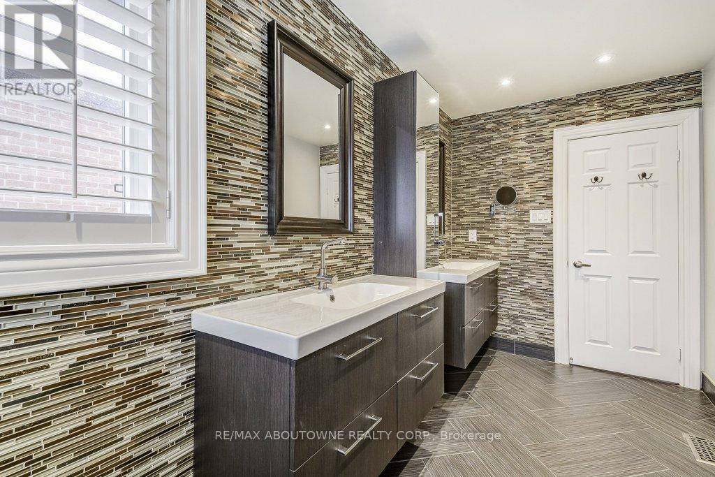 2080 MCKERLIE CRESCENT - 24