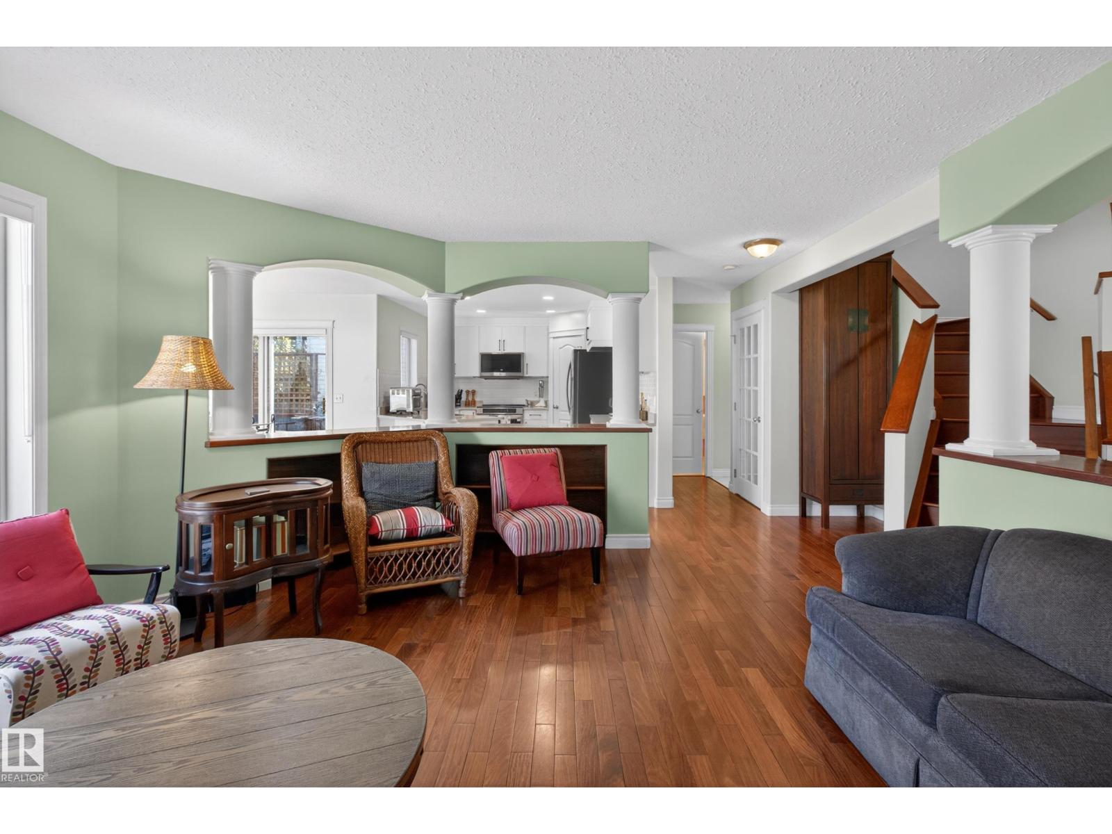 677 MEADOWVIEW CR S - 13