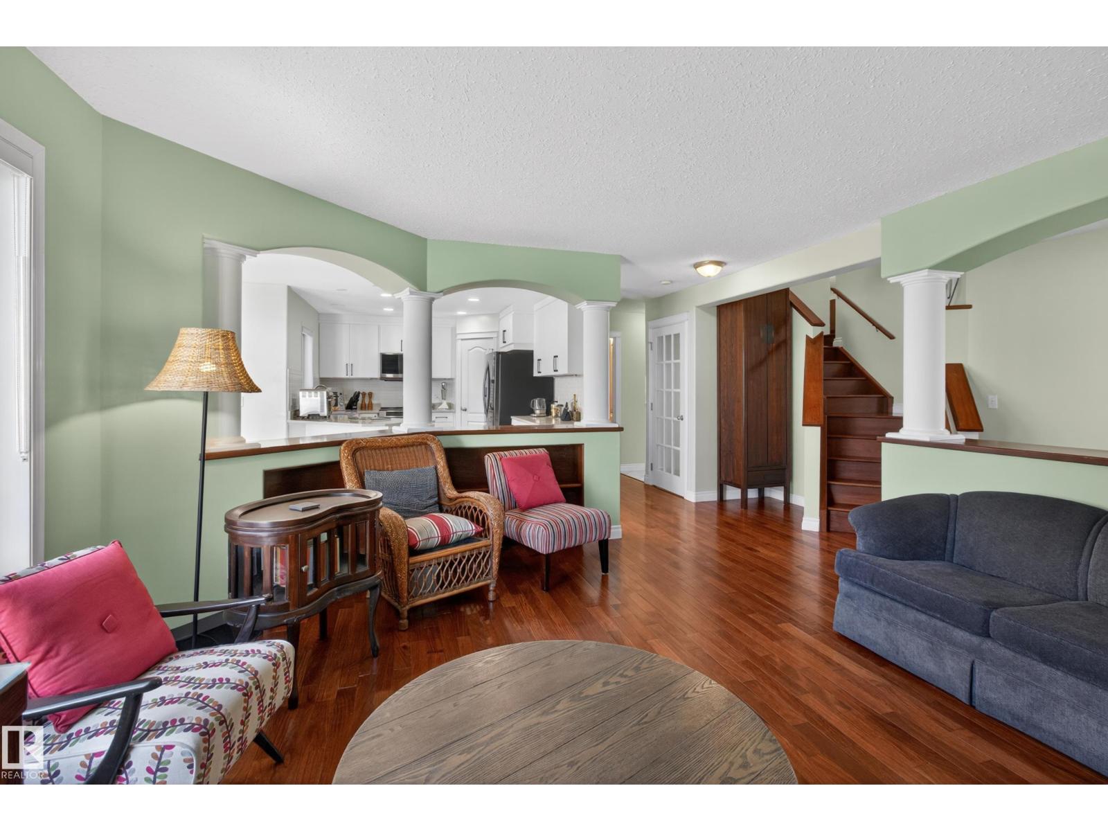 677 MEADOWVIEW CR S - 14