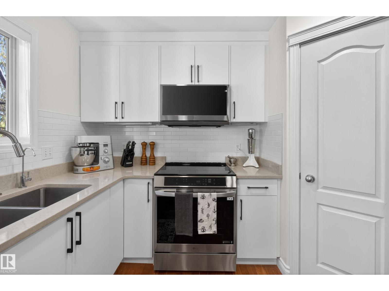 677 MEADOWVIEW CR S - 22