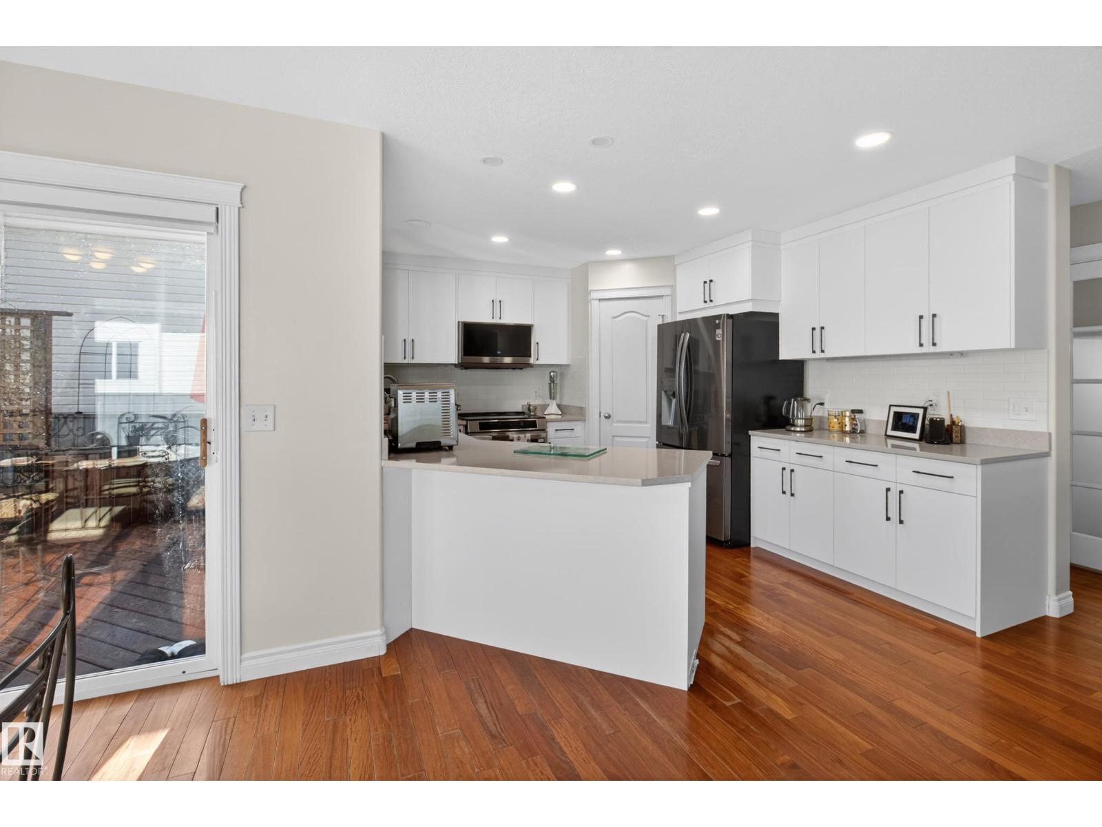 677 MEADOWVIEW CR S - 23