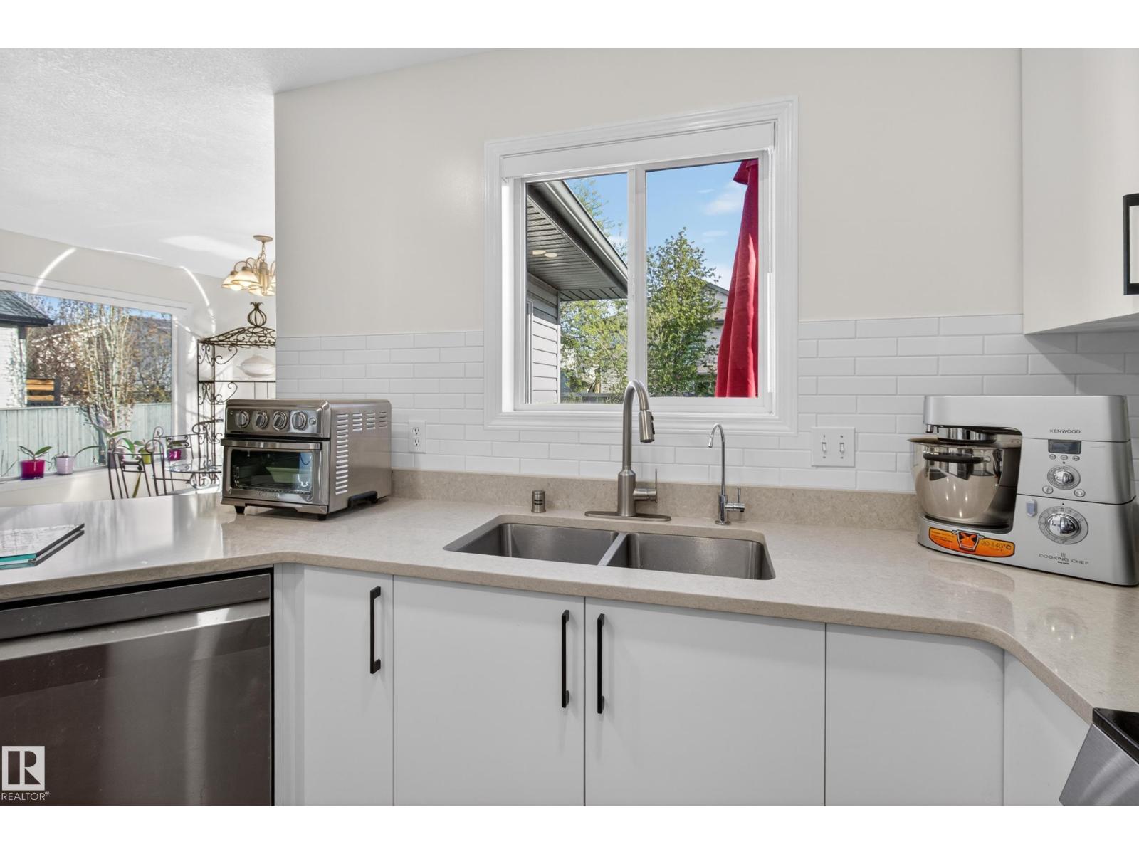 677 MEADOWVIEW CR S - 25