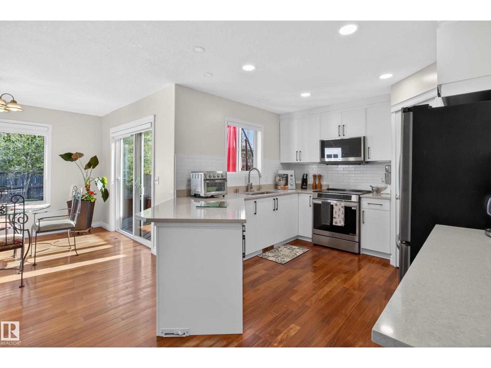 677 MEADOWVIEW CR S - 26