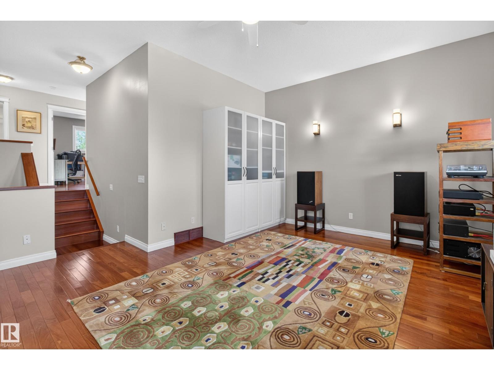 677 MEADOWVIEW CR S - 32