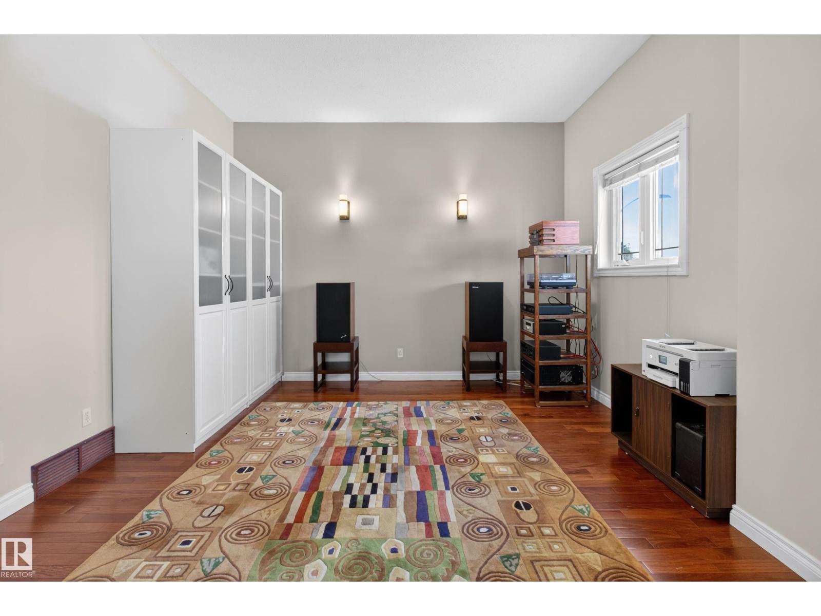 677 MEADOWVIEW CR S - 33