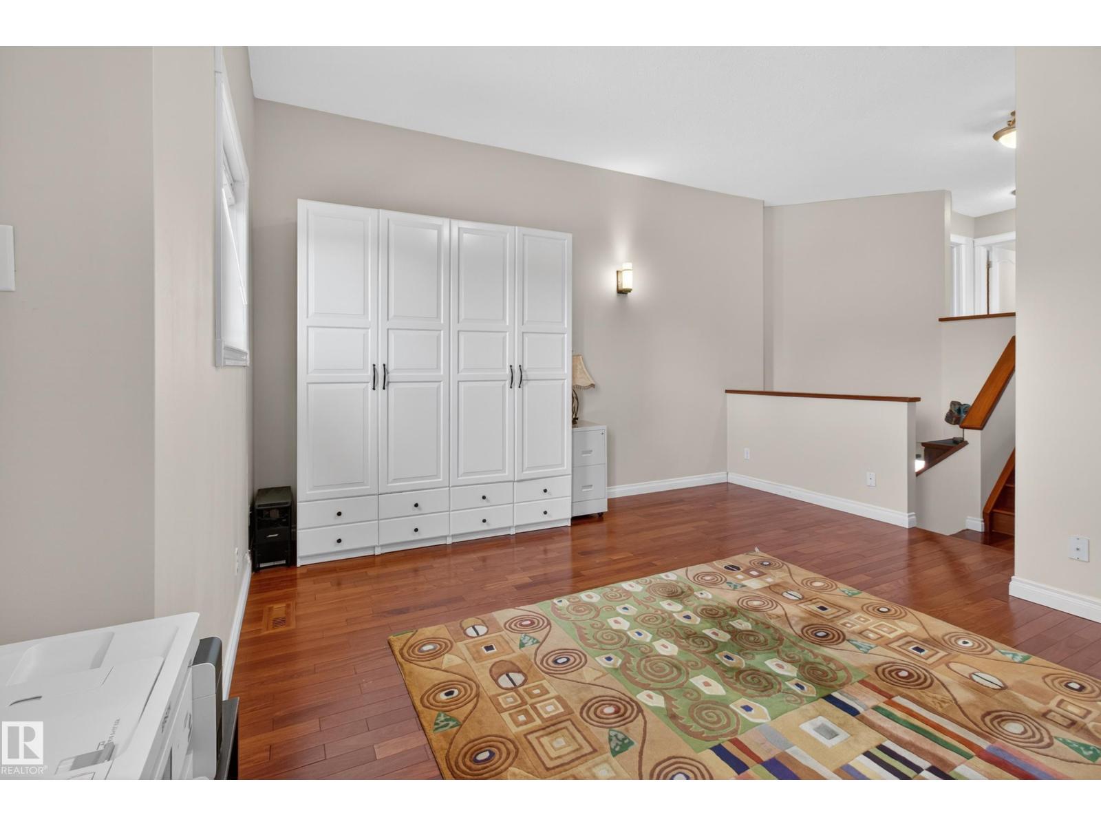 677 MEADOWVIEW CR S - 34