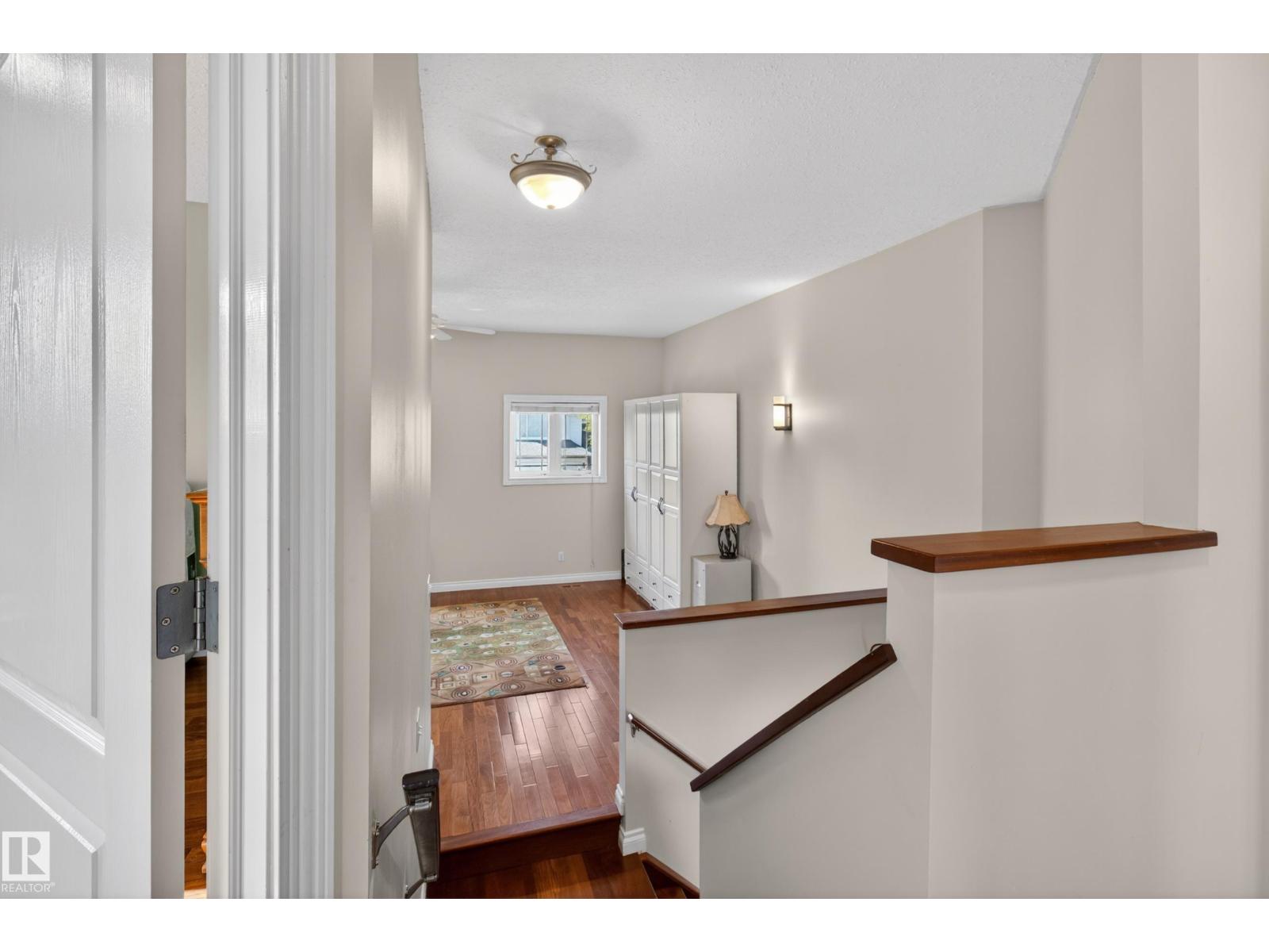 677 MEADOWVIEW CR S - 35