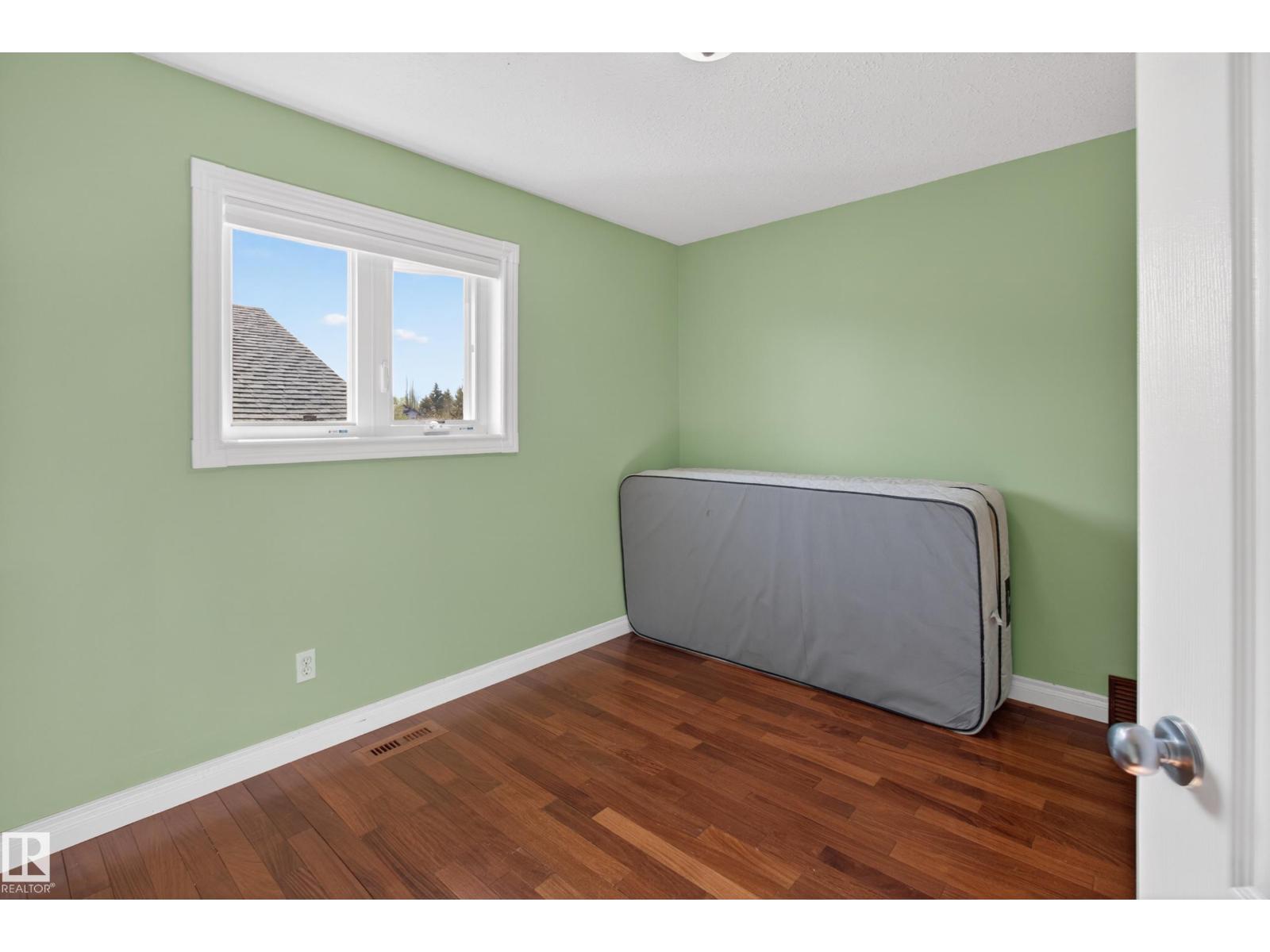 677 MEADOWVIEW CR S - 36