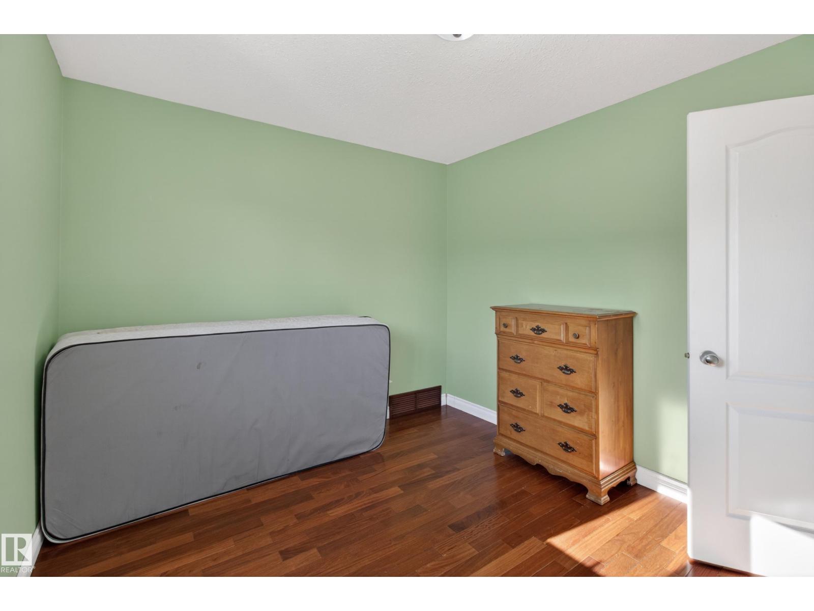 677 MEADOWVIEW CR S - 37