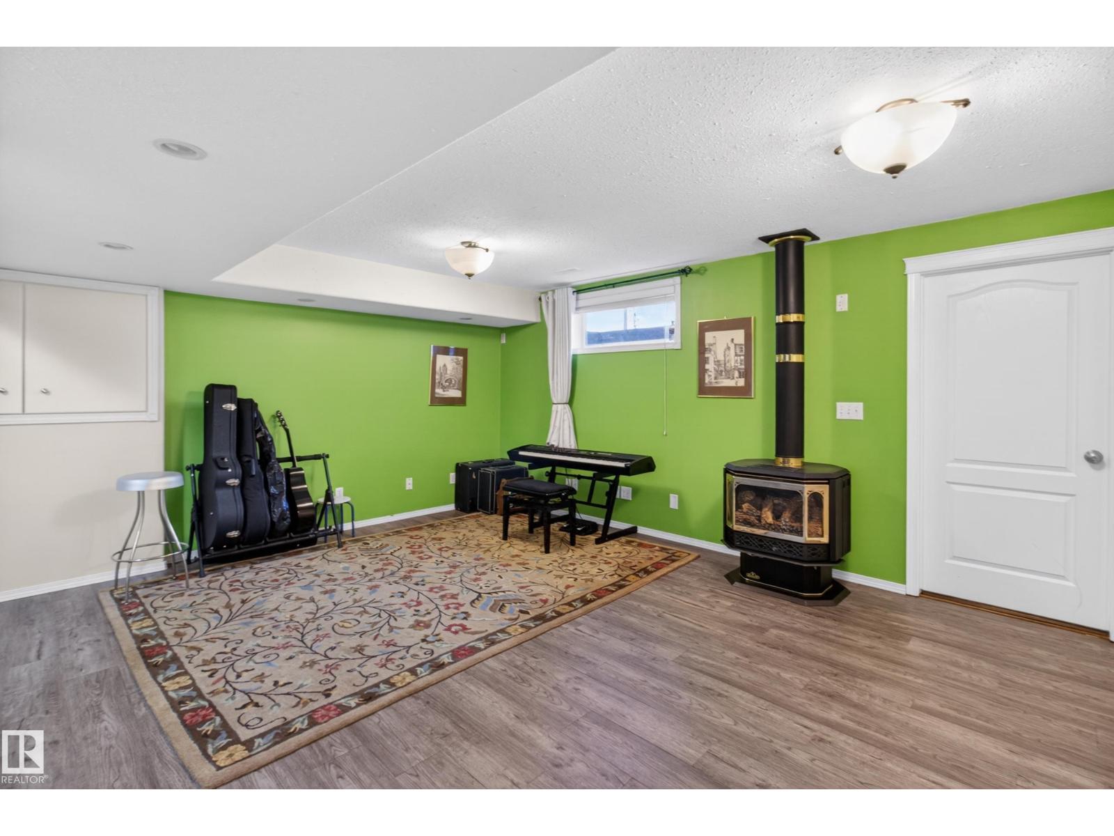 677 MEADOWVIEW CR S - 47