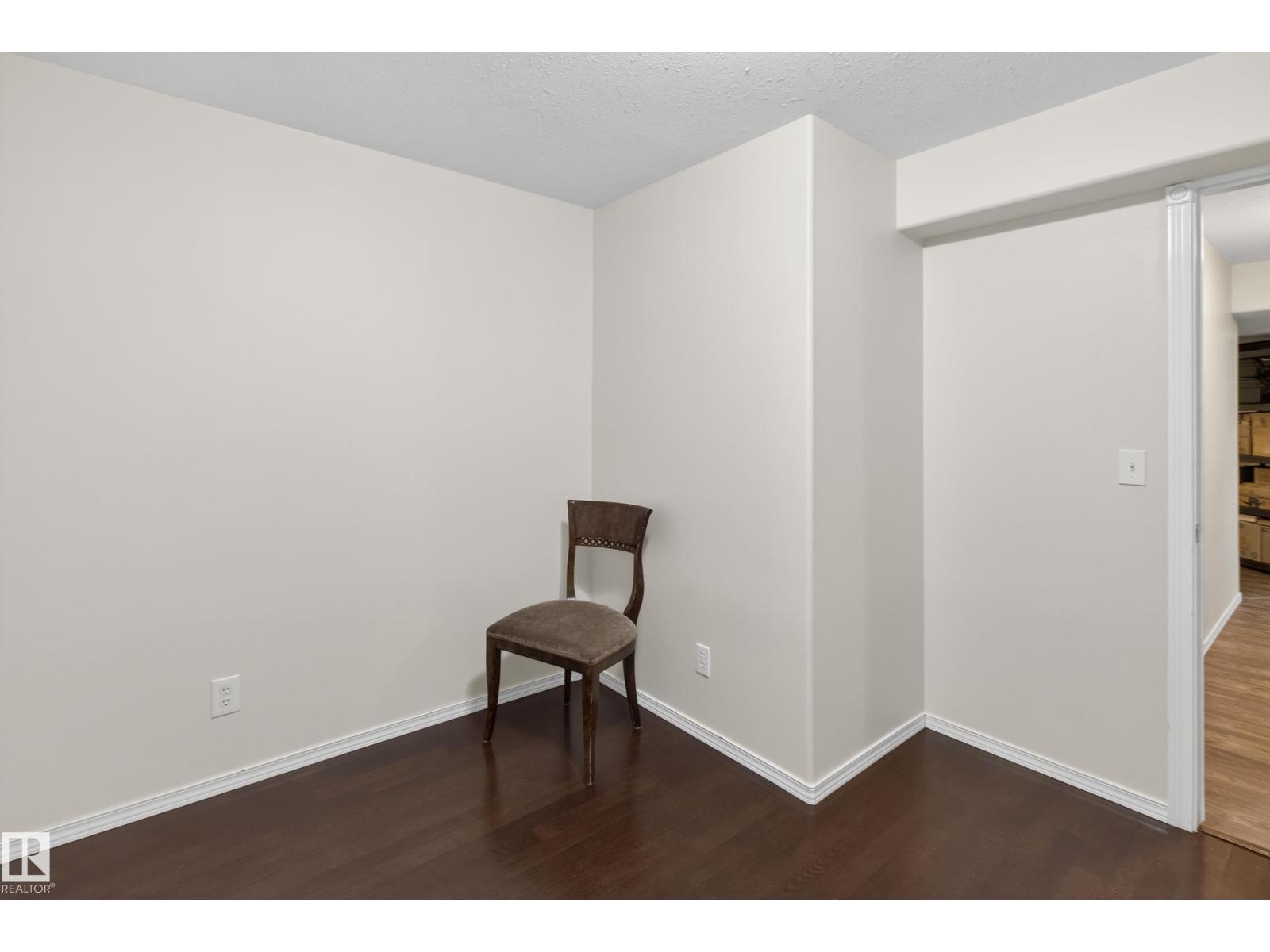 677 MEADOWVIEW CR S - 54