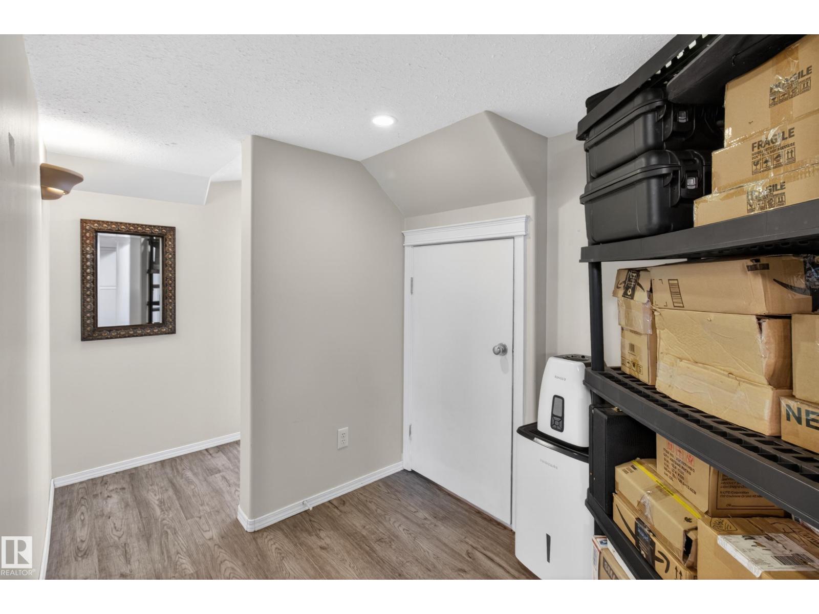 677 MEADOWVIEW CR S - 57