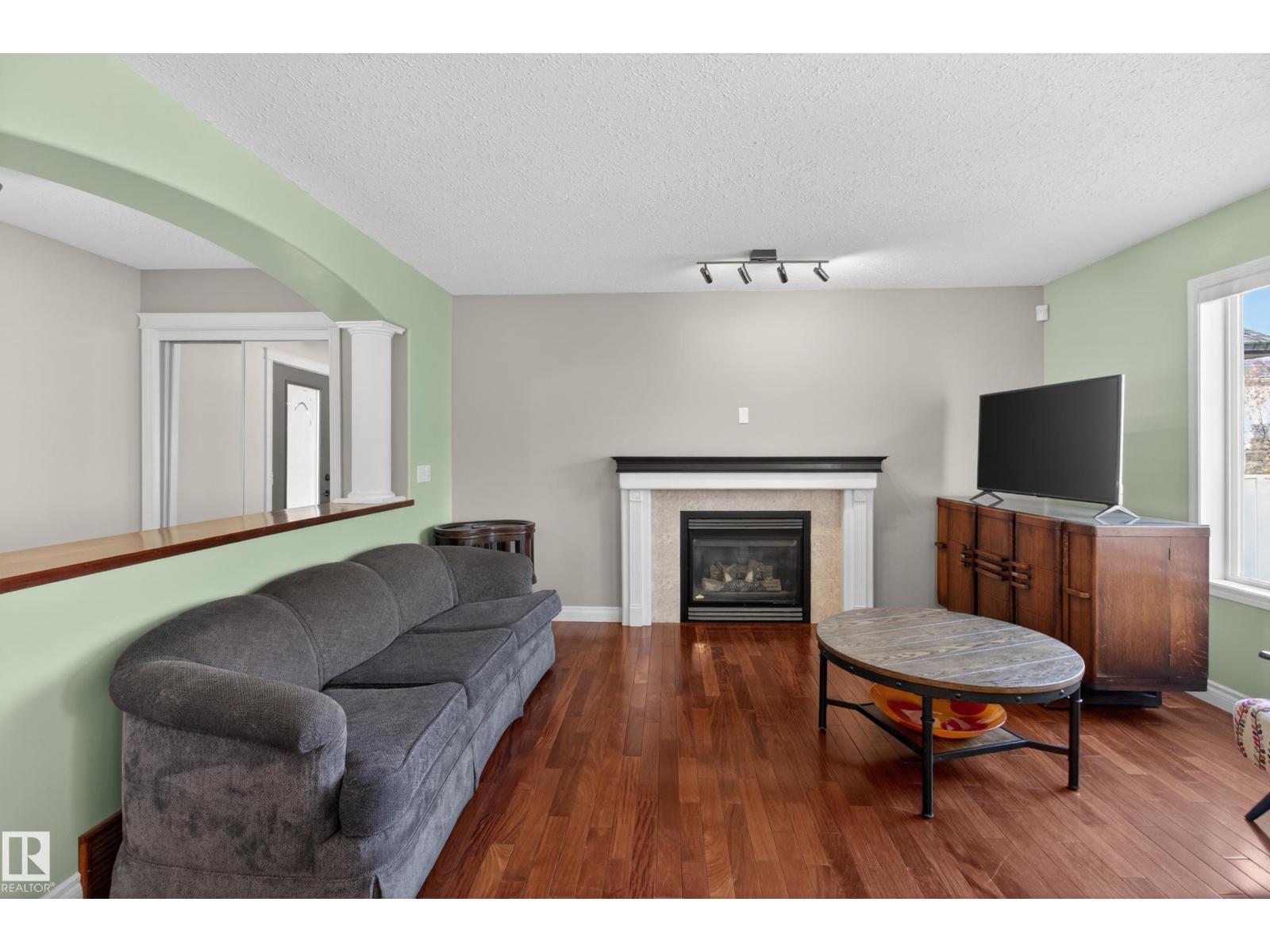 677 MEADOWVIEW CR S - 6