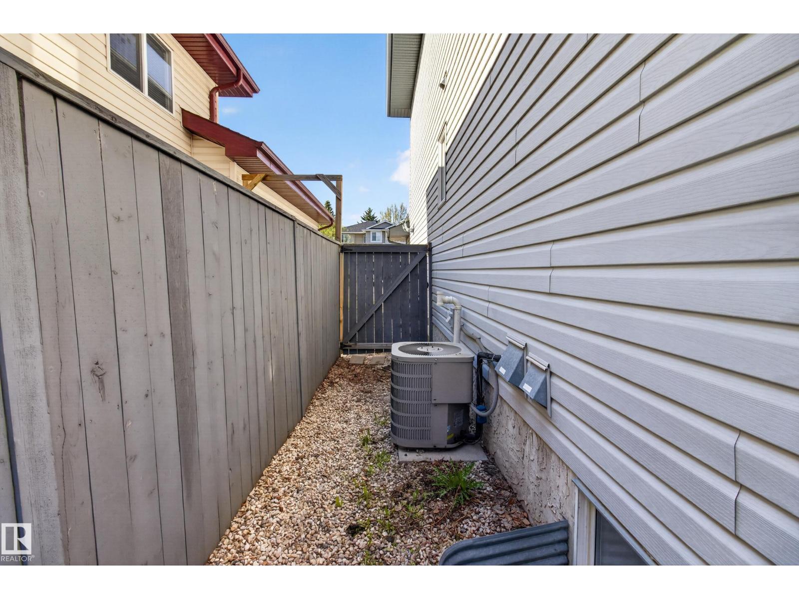 677 MEADOWVIEW CR S - 72
