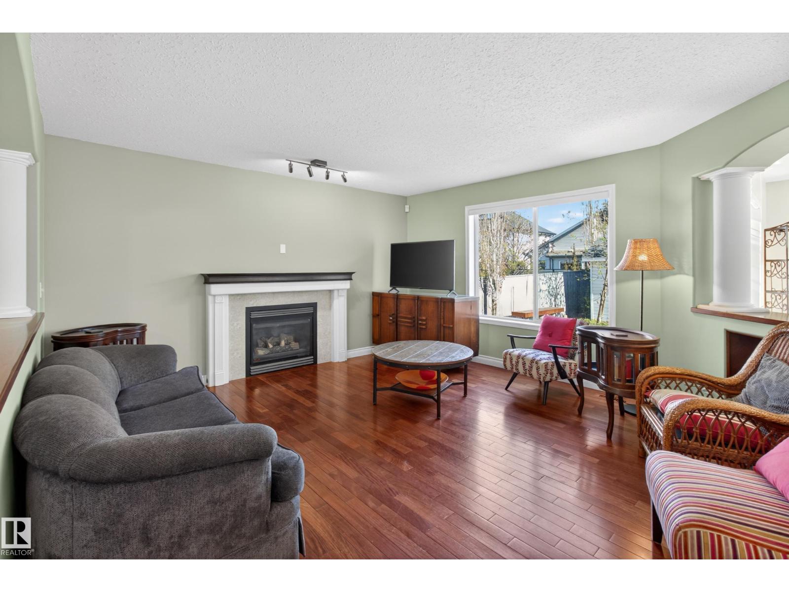 677 MEADOWVIEW CR S - 9