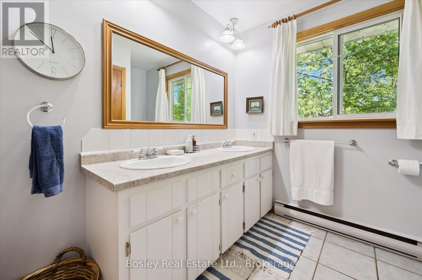 70 MCNAB STREET E - 21
