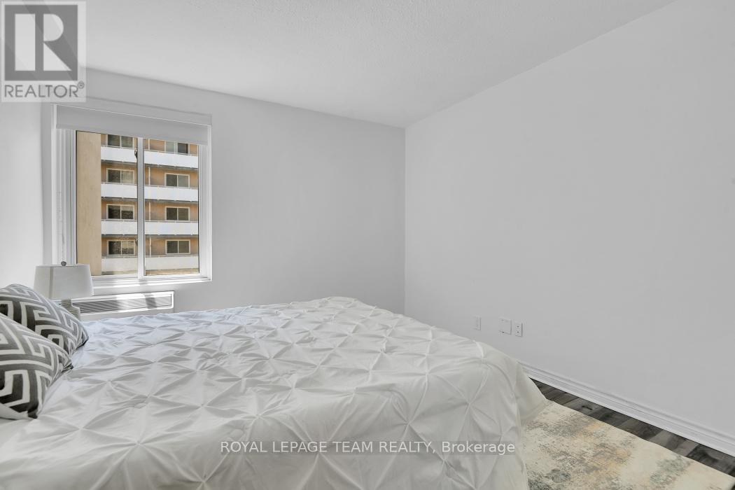 #1004 141 SOMERSET STREET W - 19
