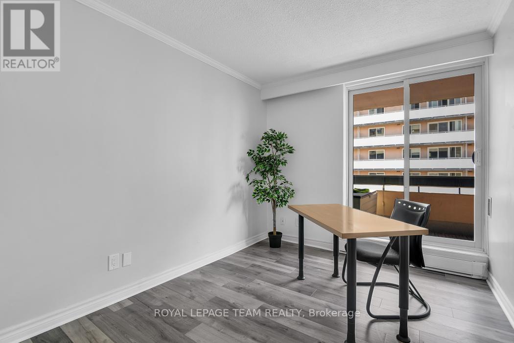 #1004 141 SOMERSET STREET W - 23