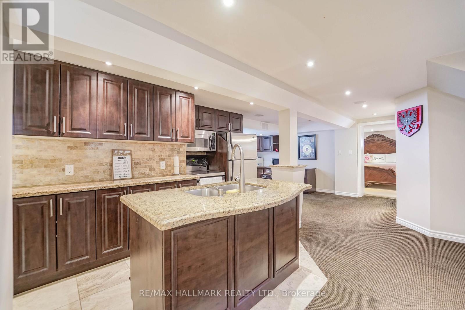 20 ELINOR AVENUE - 32