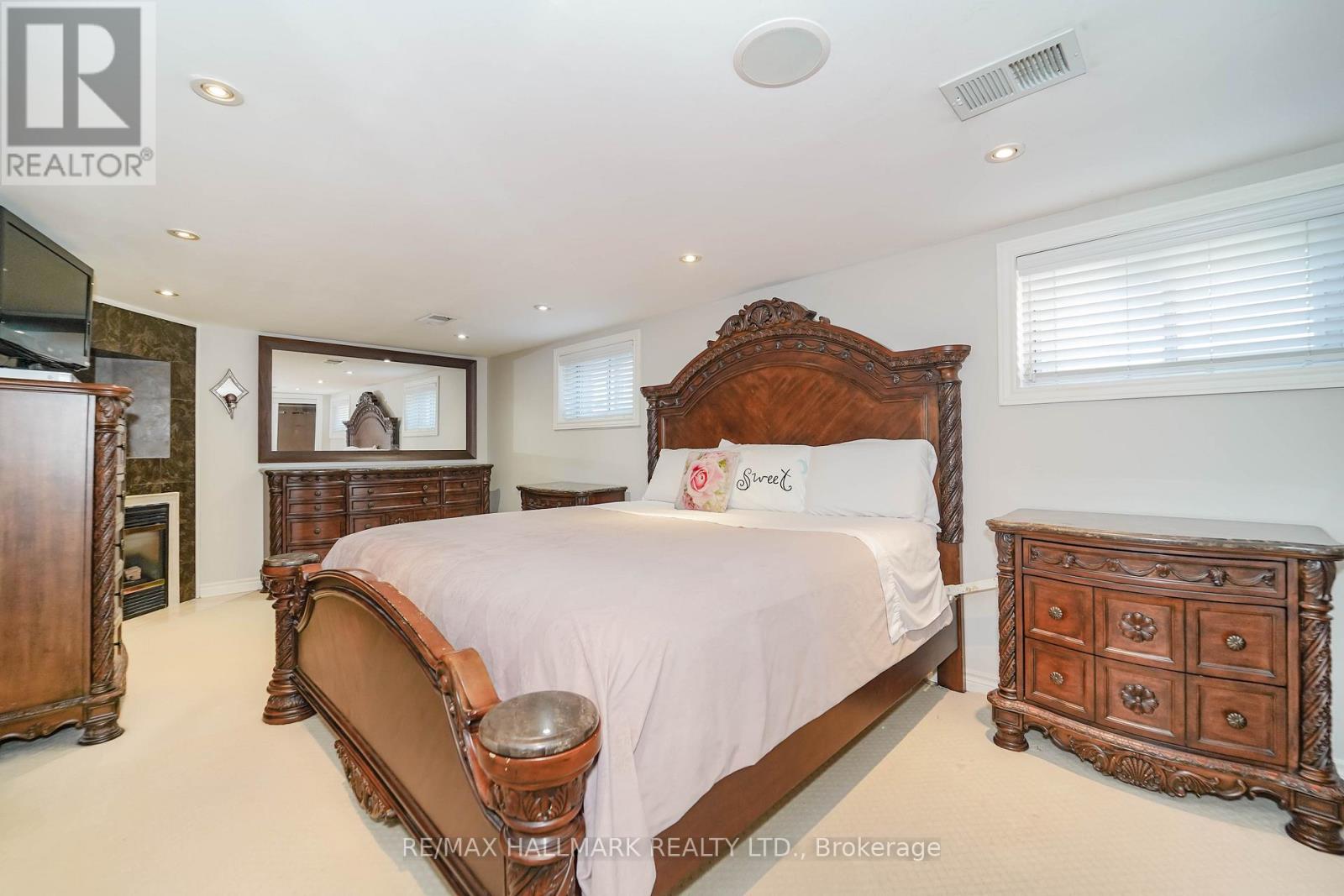 20 ELINOR AVENUE - 37
