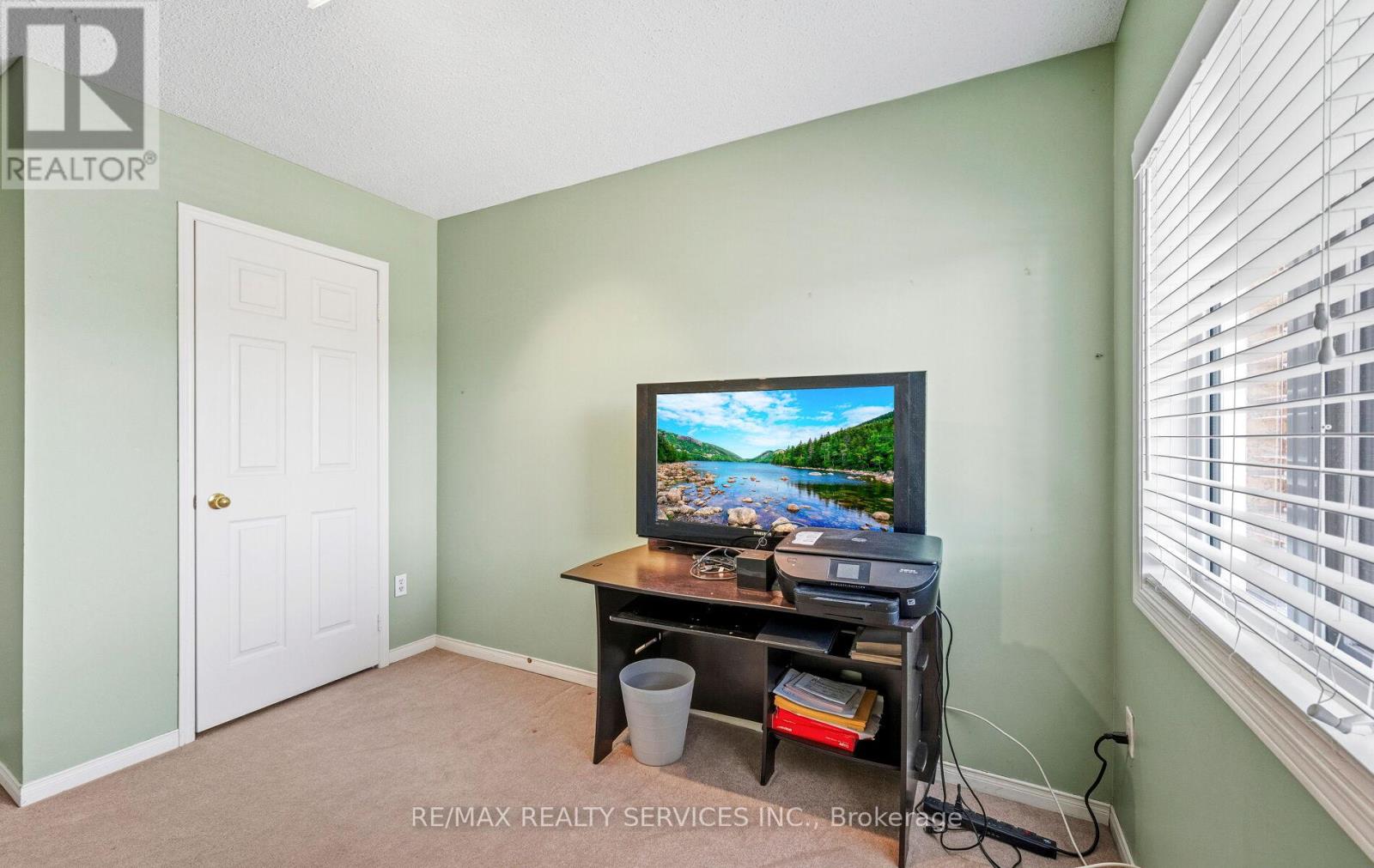 #68 200 CRESTHAVEN ROAD - 36