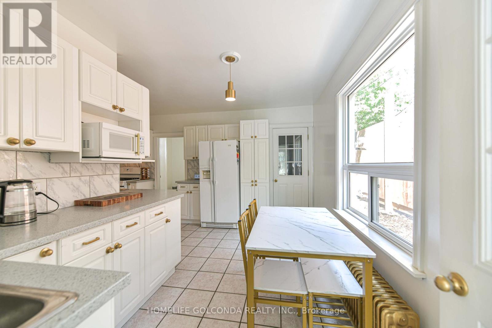 180 SARAH STREET N - 15