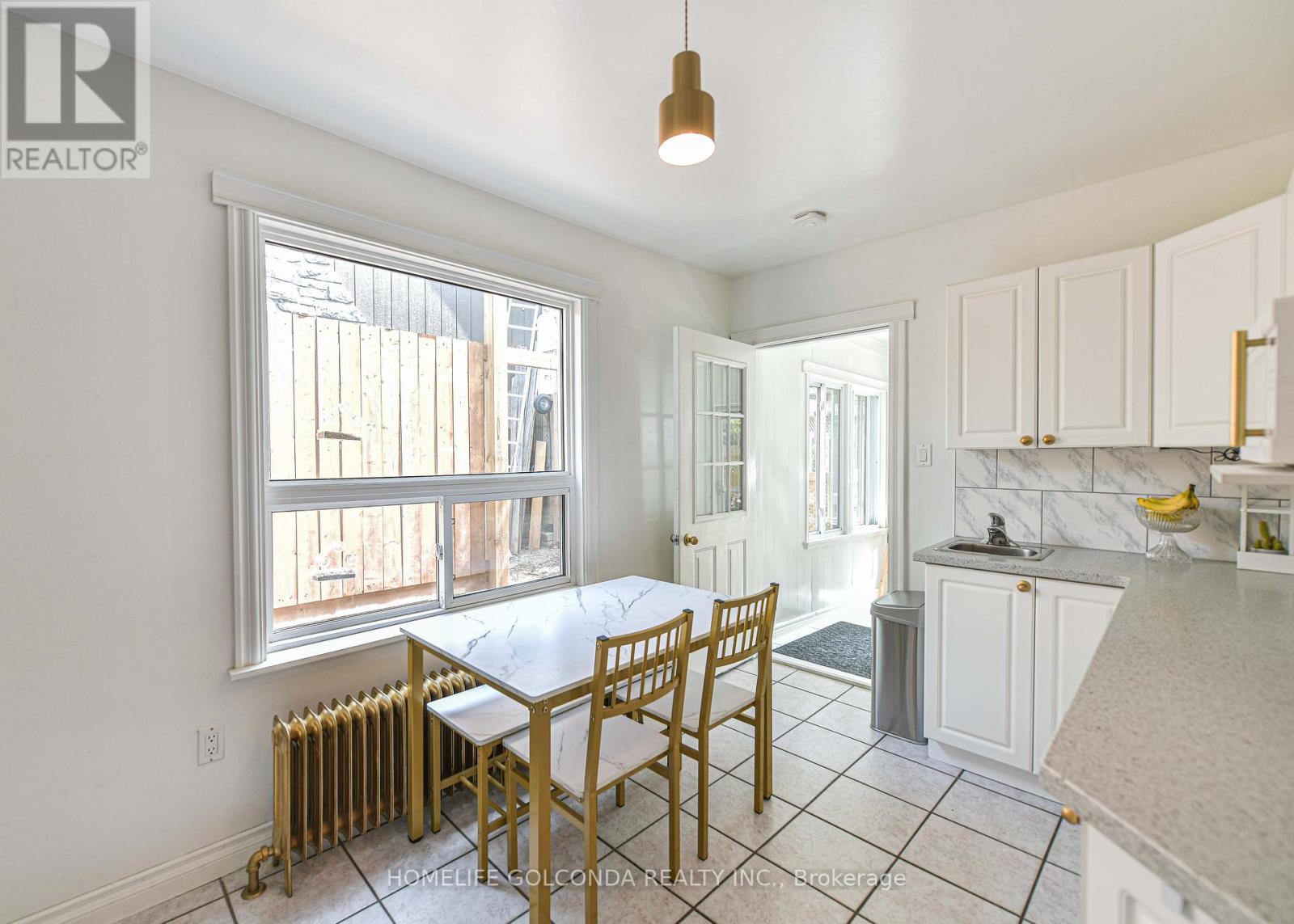 180 SARAH STREET N - 16