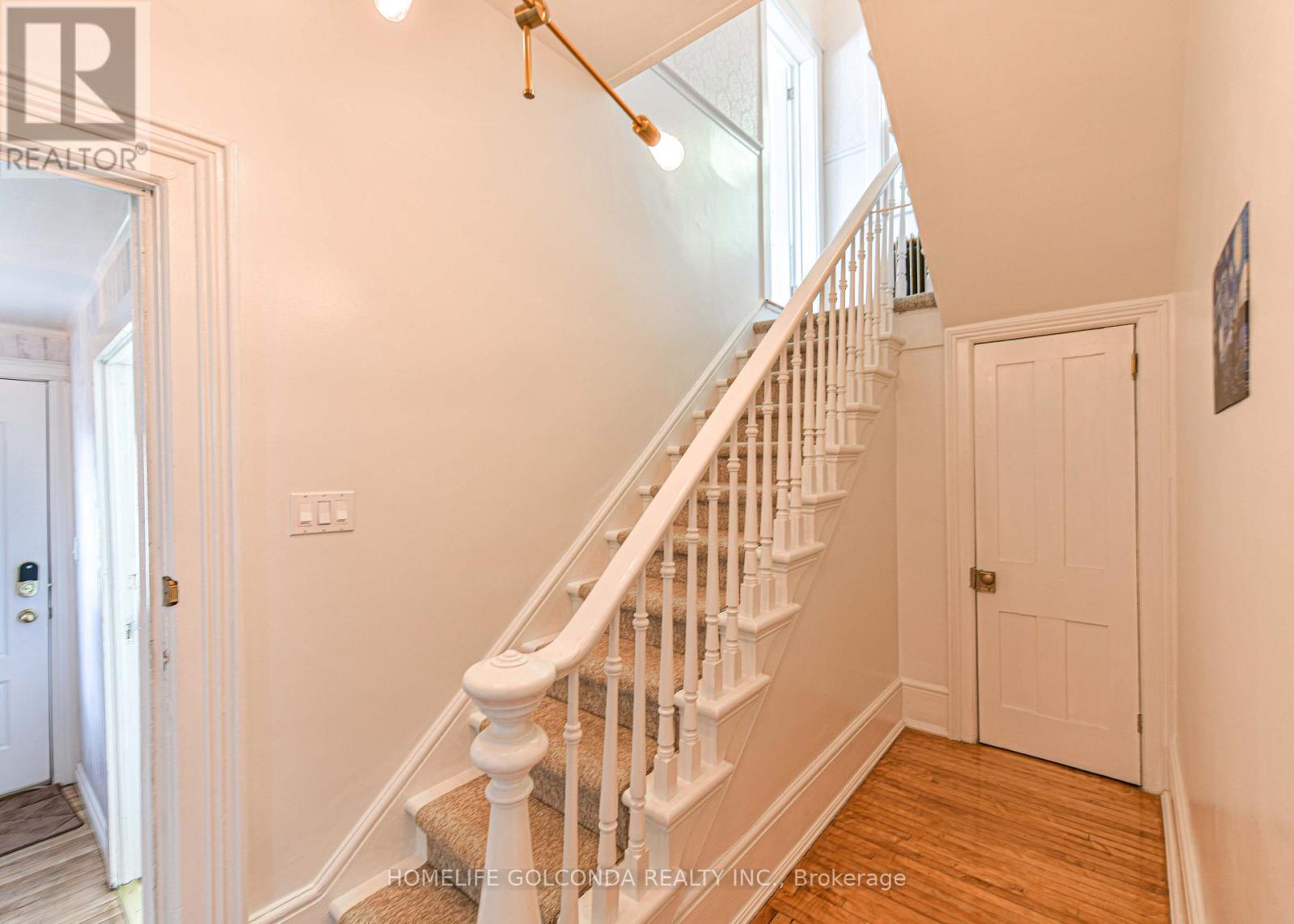 180 SARAH STREET N - 23