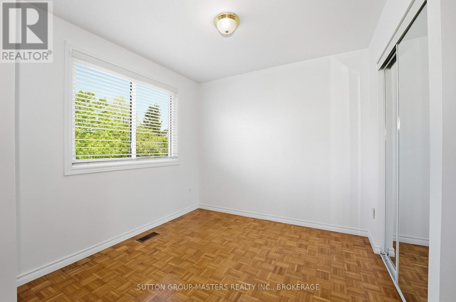 15 CAMDEN COURT - 23