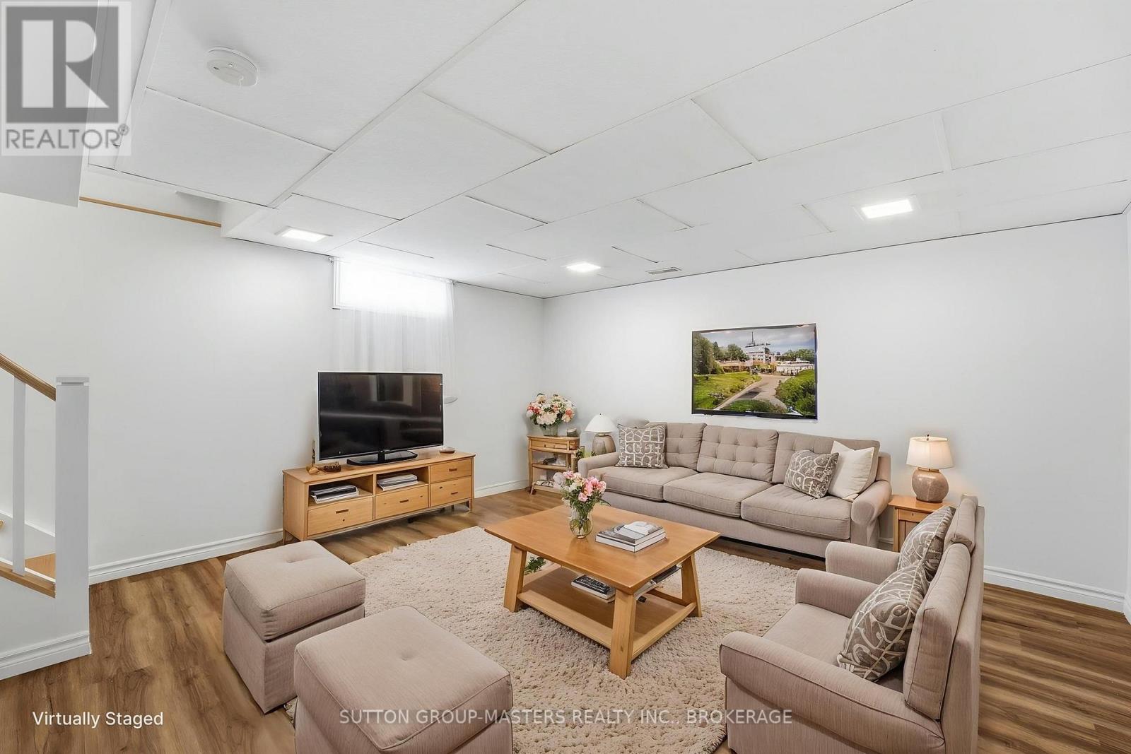 15 CAMDEN COURT - 32