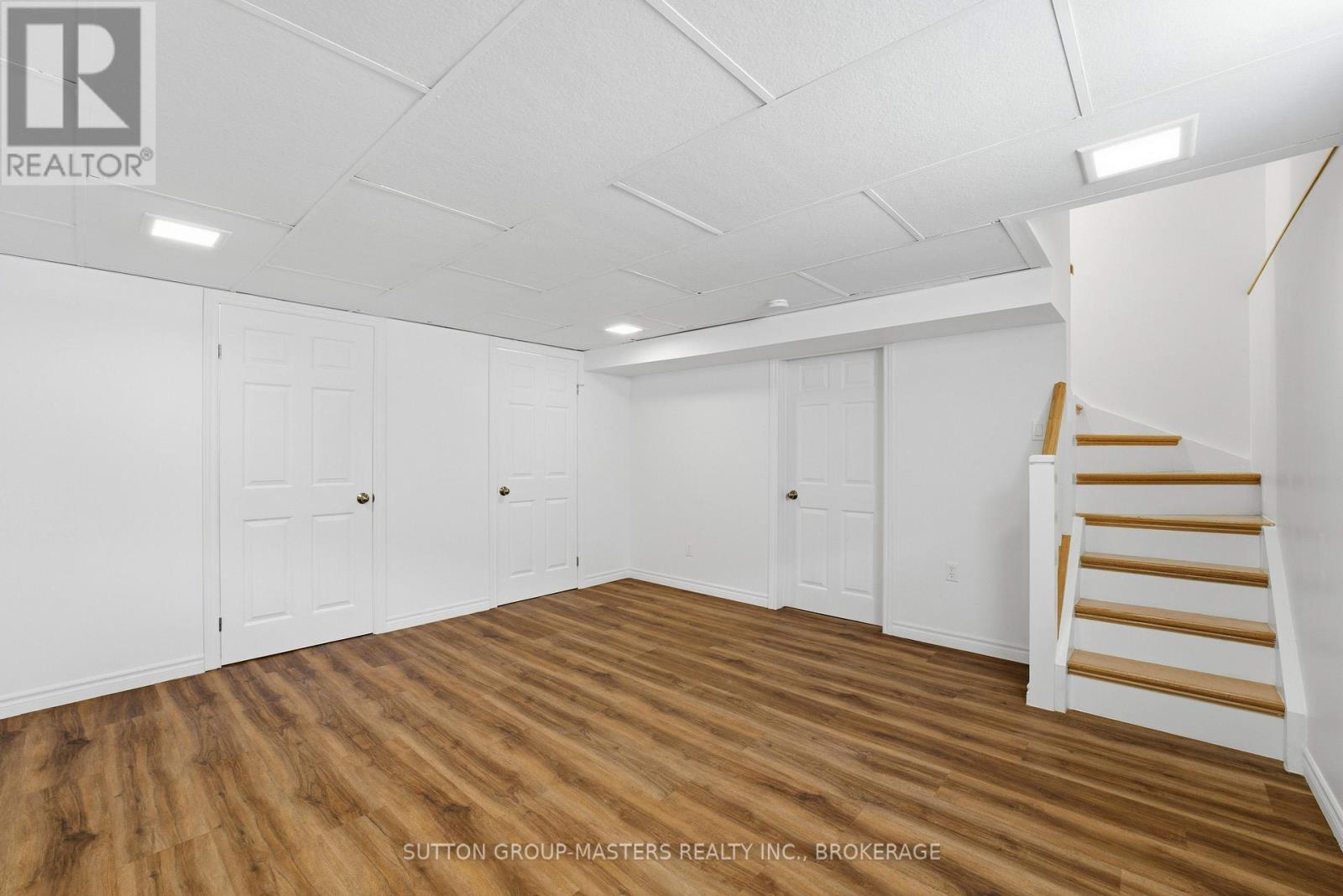 15 CAMDEN COURT - 34