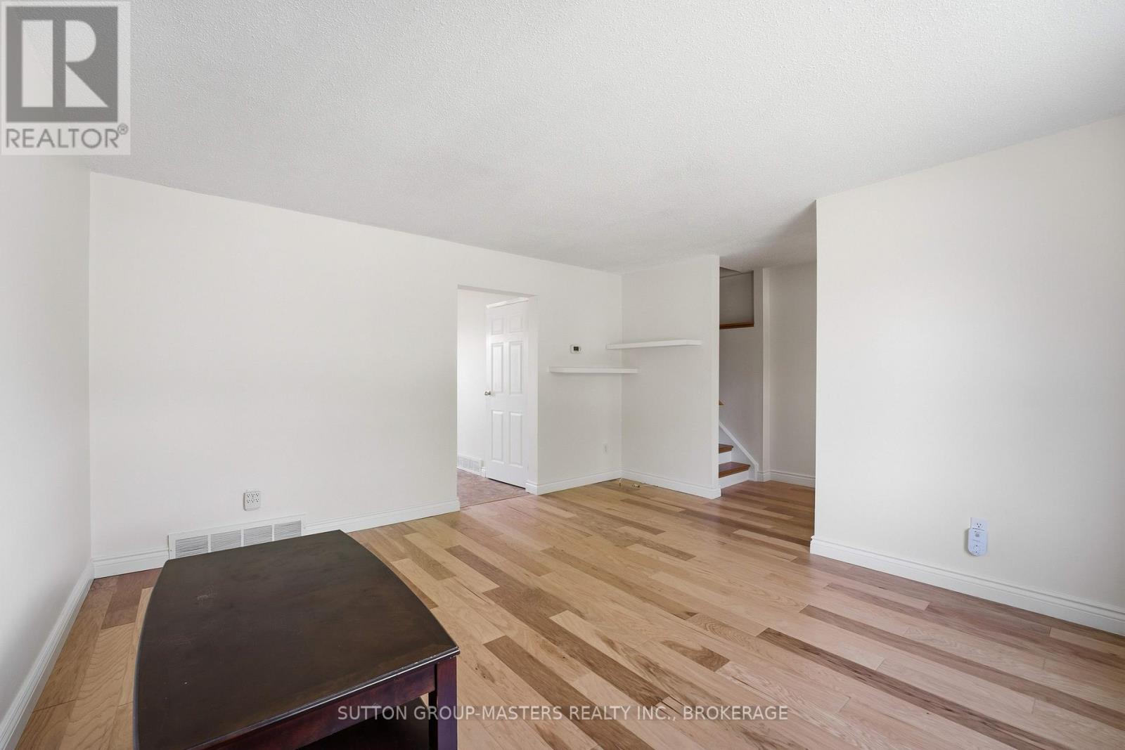 15 CAMDEN COURT - 8
