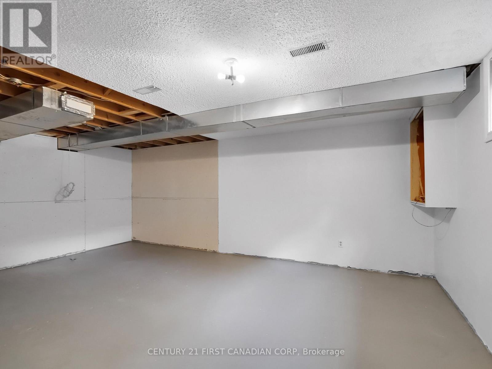 #2 1786 ATTAWANDARON ROAD - 20