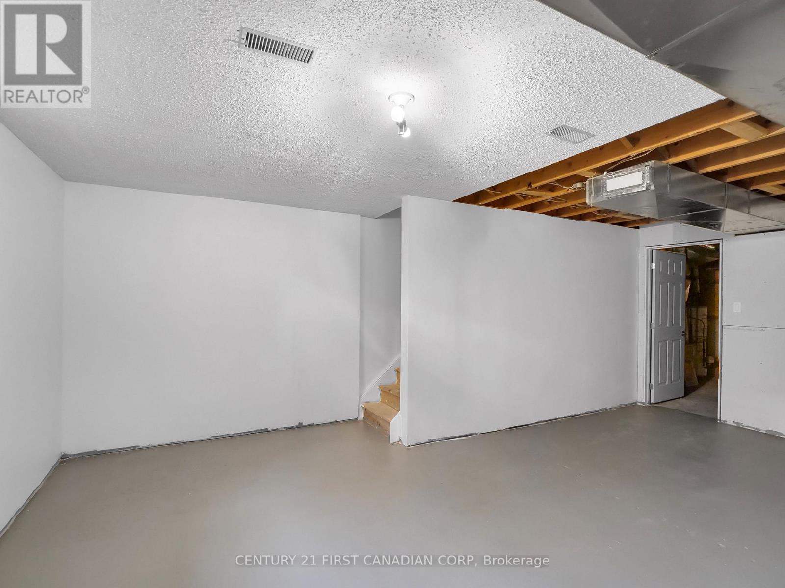 #2 1786 ATTAWANDARON ROAD - 22
