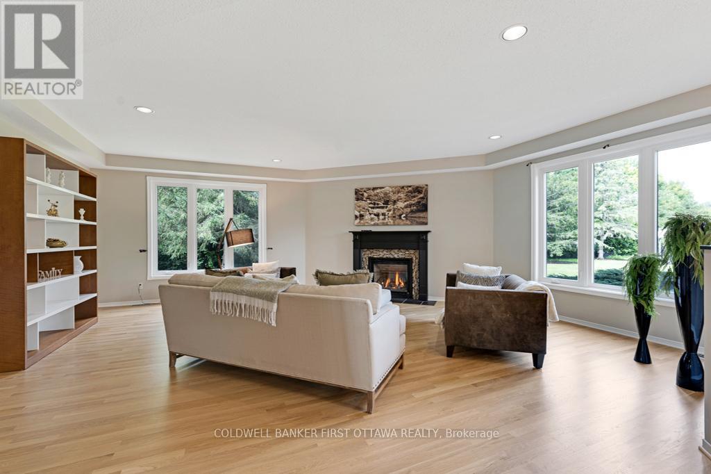 5525 PETTAPIECE CRESCENT - 17