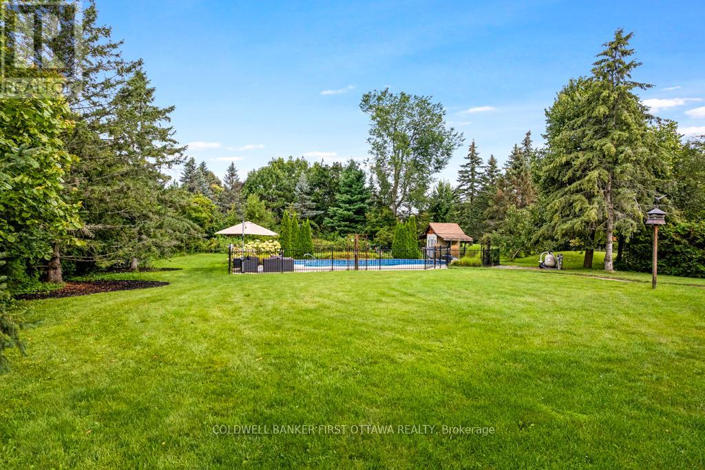 5525 PETTAPIECE CRESCENT - 42